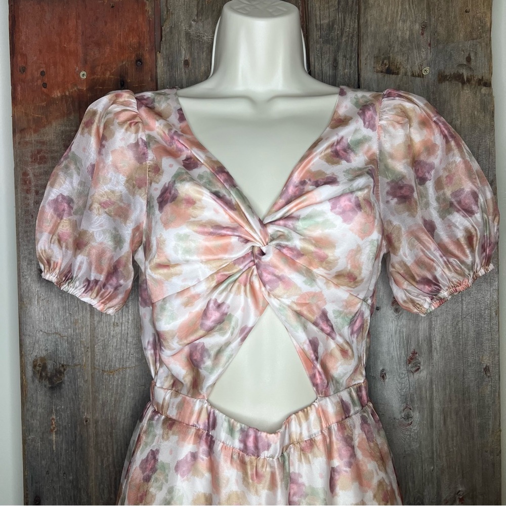 Storia Tiered Blush Floral Organza Puff Sleeve Cut Out Maxi Dress size Small - Picture 3 of 11